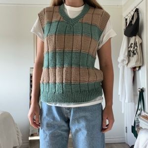 VINTAGE HAND KNIT SWEATER VEST